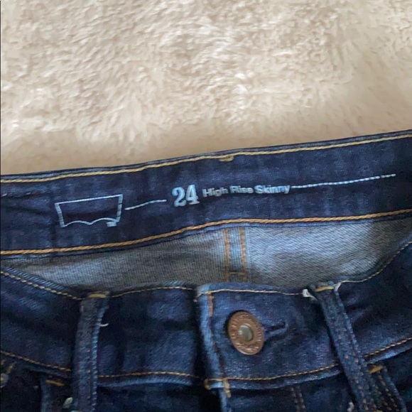 Levi’s High Rise - Picture 5 of 6